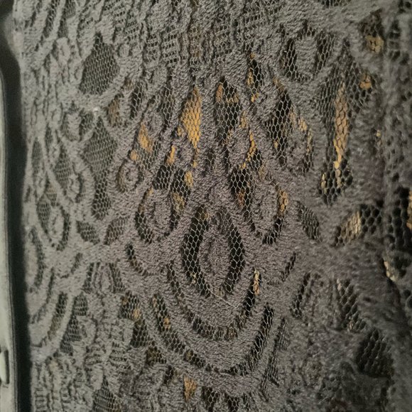 EUC Banana Republic Corded Lace Button Back Top - Picture 4 of 5